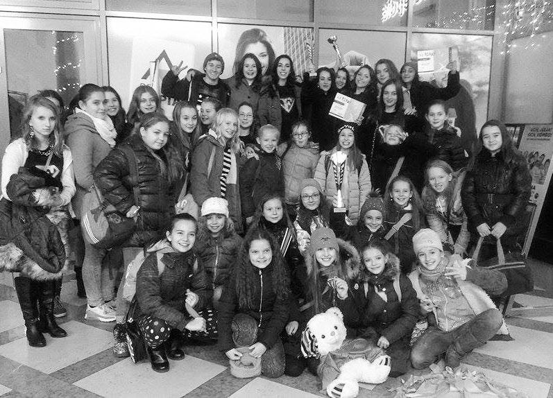 14 Staroturiansky Spravodajca 01/2016 www.staratura.sk Tancom k víťazstvám FREE-ZEE DANCE! Dve novembrové soboty 14. a 28. patrili opäť tancu. Zúčastnili sme sa celoslovenských tanečných súťaží 14.11.