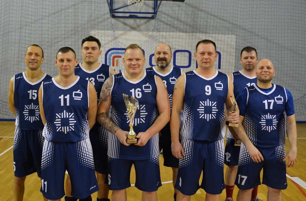 STRONA 4 Mundurowa rywalizacja na koszykarskim parkiecie. Sportowcom kibicował mistrz olimpijski!