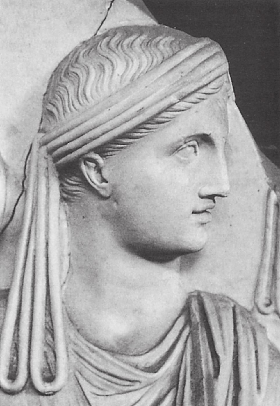 STUDIA EUROPAEA GNESNENSIA 1 2/2010 LUDZIE I MIEJSCA Ryc. 8. Głowa westalki z fryzu B reliefów Cancelleria, fryzura sześć splotów. L. La Follette, The Costume of the Roman Bride, [w:] The World of Roman Costume, Wisconsin 1994, ryc.
