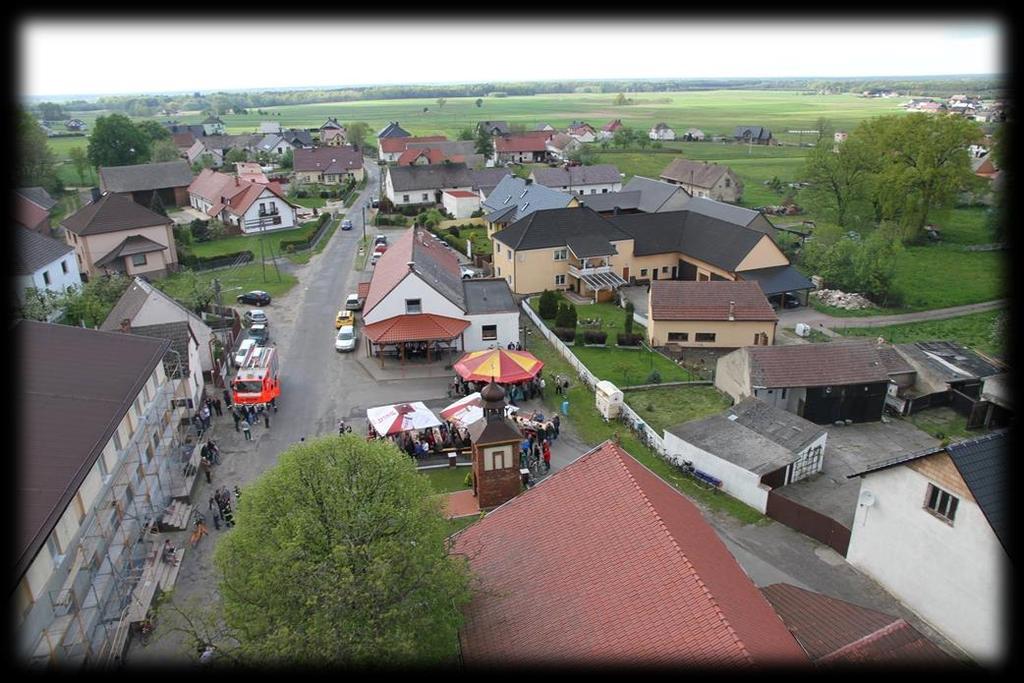 Pierwsza wzmianka o Dańcu pochodzi z roku 1297, kiedy to w 16 września biskup wrocławski Jan III, ustanowił parafię raszowską i przyłączył do tego kościoła kilka wsi, między innymi "Mokrodaniecz".