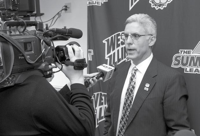 Media Services www.wiuathletics.com/media Jason Kaufman Assistant Athletics Director for Media Services & Broadcasting jp-kaufman@wiu.edu Katie Kane Assistant Director/MBB Contact kj-kane@wiu.