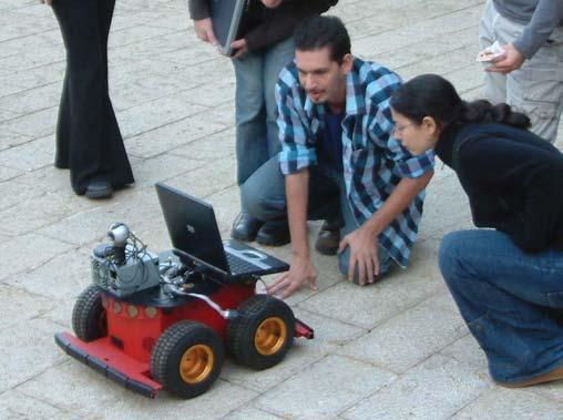 חלקם מצית את הדמיון במה שנראה כאב טיפוס לרובוט עתיר יכולות, חלקם מזכיר צעצועי ילדים, הנוכחות שלהם היא עדות ליכולתם של סטודנטים בפקולטה להפוך חזון למציאות.