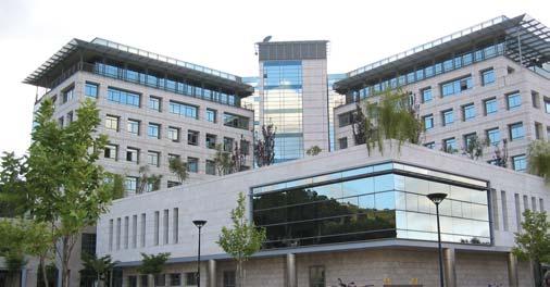 פרופ' עזריה פז הגיע למחלקה למדעי המחשב מהפקולטה למתמטיקה ב- 1972 ושימש כחבר סגל עד שפרש לגמלאות בשנת 2000. פרופ' פז היה גורם פעיל בהתפתחות הפקולטה וכיהן כדיקן במשך שתי קדנציות רצופות מ- 1995.