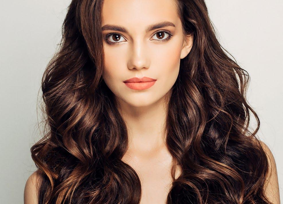 68 HAIRLAB HAIRLAB 69 HAIRLAB DOSKONAŁA PIELĘGNACJA WŁOSÓW Bogata w drogocenne składniki odżywcze emulsja CURLY 2 sprawia, że kręcone włosy stają się wygładzone oraz bardziej podatne na stylizację i