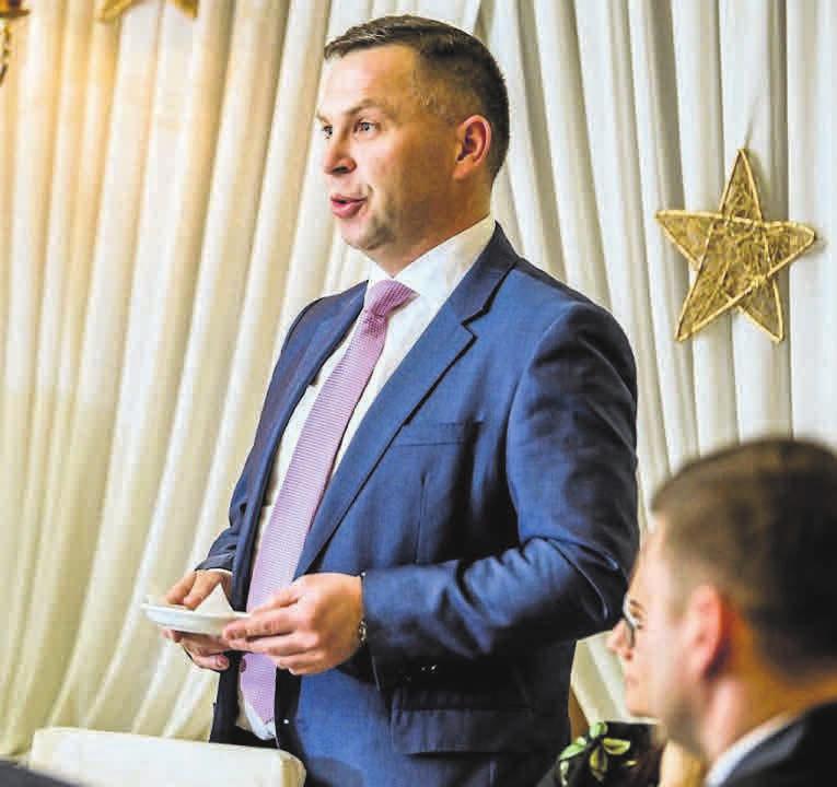 08 BIZNES Njwiększą wrtość firmy stnowią ludzie, którzy w niej prcują Wojciech Wendrzycki Ktrzyn Łuszyńsk ktrzyn.luszynsk@polskpress.pl Zufnie, profesjonlizm i dobro drugiego człowiek.