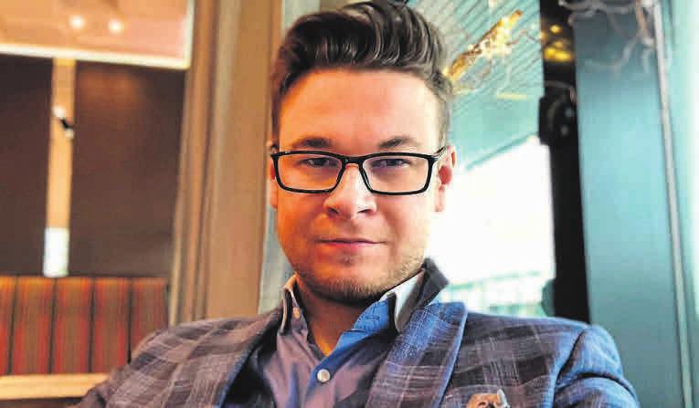 BIZNES 09 Dzięki biznesowi, może pomgć Tomsz Dmuchowski Jonn Bjkiewicz jbjkiewicz@wspolczesn.pl Tomsz Dmuchowski m dopiero 31 lt, le pochwlić może się niejednym sukcesem.