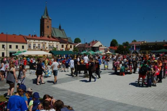 Na rynku wręczono cenne nagrody finalistom oraz kontynuowano świętowanie.