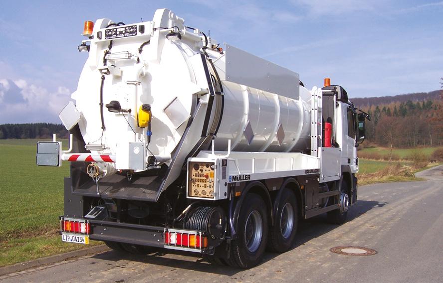 VACUMASTER / VACUMASTER G Zabudowy ssące VACUMASTER na podwoziach dwu, trzy lub czteroosiowym służą do odbierania oraz transportu odpadów płynnych i szlamu.