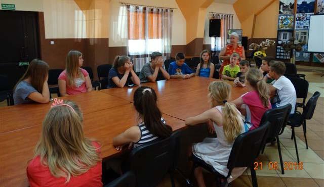 21 czerwca 2018 r. w świetlicy wiejskiej w Czyżach odbyły się warsztaty rękodzielnicze pn. Obrzędy Kupalskie na podlasiu - wykonywanie wianków kupalskich na 14 Festyn KUPALINKA 2018.