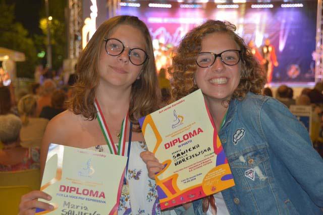 Izabela Karczewska i Maria Sawicka reprezentowały Hajnówkę oraz całą Polskę w Międzynarodowym Festiwalu Piosenki i Tańca Orfeusz we Włoszech".
