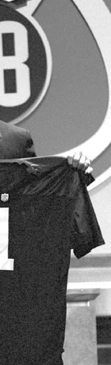 ..Carolina Panthers 1998... Charles Woodson, CB...4...Oakland Raiders 2001... David Terrell, WR...8...Chicago Bears 2001... Steve Hutchinson, OG...17.