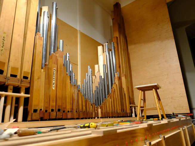 brzmieniowej powinny nawiązywać do organów barokowo-klasycystycznych, wykorzystywanych w muzyce wokalno-instrumentalnej, wokalnej i instrumentalnej o charakterze
