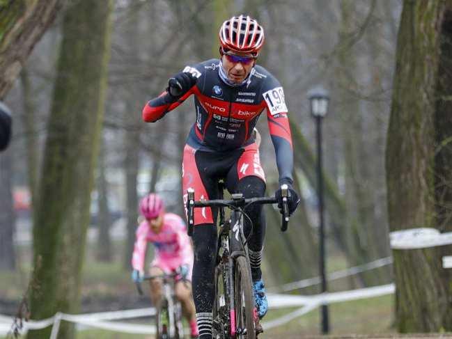 Komunikat nr 2 strona numer 2 KATEGORIA PANOWIE MASTERS I oraz oznaczona * KATEGORIA PANOWIE MASTERS II Dystans 18000 metrów przeciętna prędkość zwycięzcy 24,4712 km/h 1 198 *POL1973 10001095070