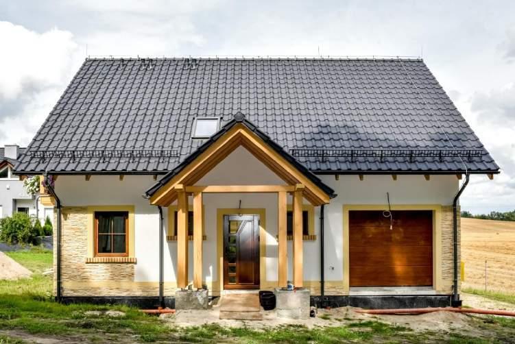 W projekcie stworzyliśmy przyjazną, a przede wszystkim praktyczną przestrzeń wyposażoną w 2 garderoby,