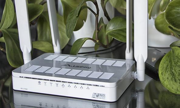 Router AC1750 RO-175GE Router AC1750 RO-175GE WIELE ANTEN ODBIORCZO- NADAWCZYCH - MIMO Zastosowanie kilku anten odbiorczo-nadawczych pozwala na zwiększenie przepustowości sieci, zwiększa