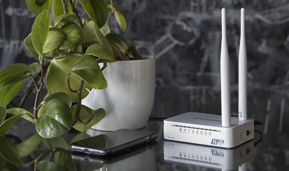 Router N300 RO-030FE Router N300 RO-030FE ZAPROJEKTOWANY NA NIEZAWODNĄ PRACĘ I PEŁNĄ KONTROLĘ Nowoczesny, wydajny i bezpieczny, router Lanberg RO-030FE to doskonałe rozwiązanie zarówno dla