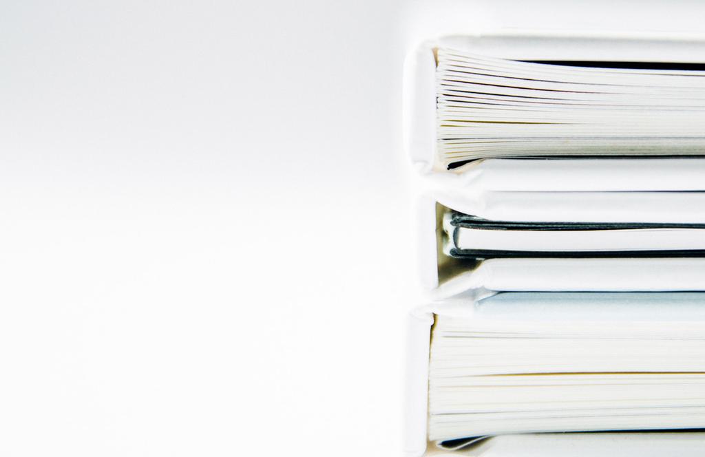wprowadzenie wprowadzenie Niniejsza publikacja poświęcona jest aspektom prawnym i praktycznym legalizacji pobytu obywateli państw trzecich na terytorium Rzeczypospolitej Polskiej podejmujących lub