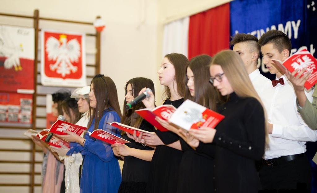 szkoły, rodzice i seniorzyw klimat patriotycznej Biesiady wprowadziła nas wystawa