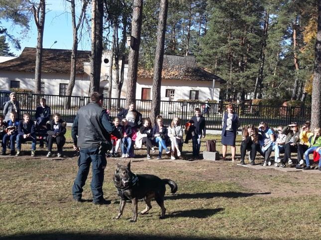 Policyjnego w Solecznikach, który przybył z psem Baltazarem.