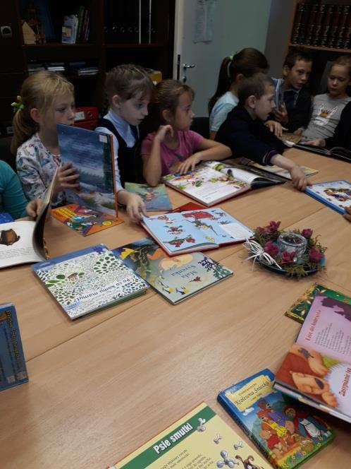 Poszliśmy tam na lekcję czytania pozalekcyjnego.