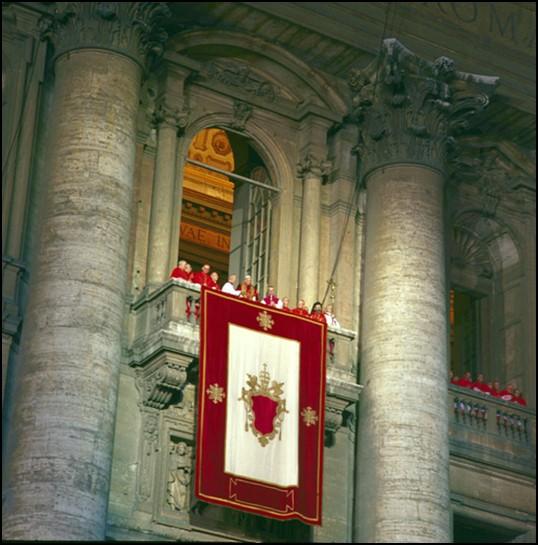 janie. 13 maja 1981 roku, podczas audiencji generalnej na Placu Św. Piotra doszło do zamachu na Jana Pawła II. Został on postrzelony przez tureckiego zamachowca Mehmeta Alego.