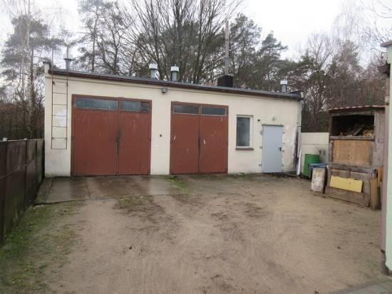Fot. nr 66-67. Widok ogólny budynku gospodarczego nr 3 i jego pomieszczeń. 6. PRZEZNACZENIE PRZEDMIOTOWEJ NIERUCHOMOŚCI.