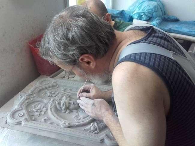 RENOWACJA KAFLI, CERAMIKI i PIECÓW W naszej pracowni realizujemy zlecenia polegające na renowacji i rekonstrukcji obiektów ceramicznych.