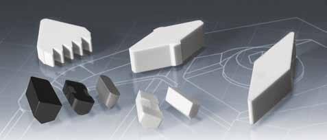 Wspólnie z naszym zespołem CeramTec Solution tworzymy w naszym oddziale inżynierii projekty specjalnych kształtów płytek profilowych i uchwytów specjalnych.