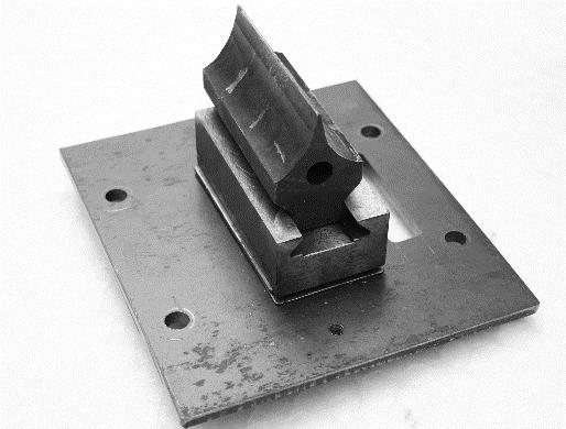 Rolling of zinc under the conditions of cyclic changes of compressive stress 117 Rys. 7. Wygląd klina oporowego zastosowanego w procesie złożonego walcowania CR Fig. 7. Image of the resistance wedge used in the complex rolling procedure CR Rys.