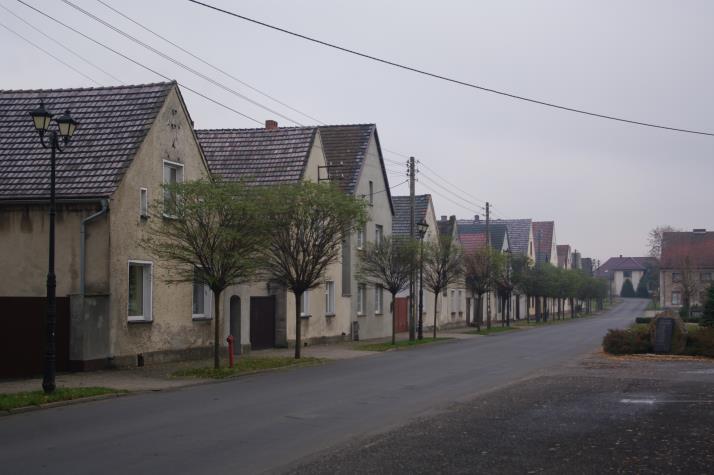 Dobra jemielnickie drogą zakupów ostatecznie trafiły w ręce hrabiów ze Strzelec, którzy mieli w Jemielnicy swojego zarządcę. Siedzibą zarządcy był tzw.