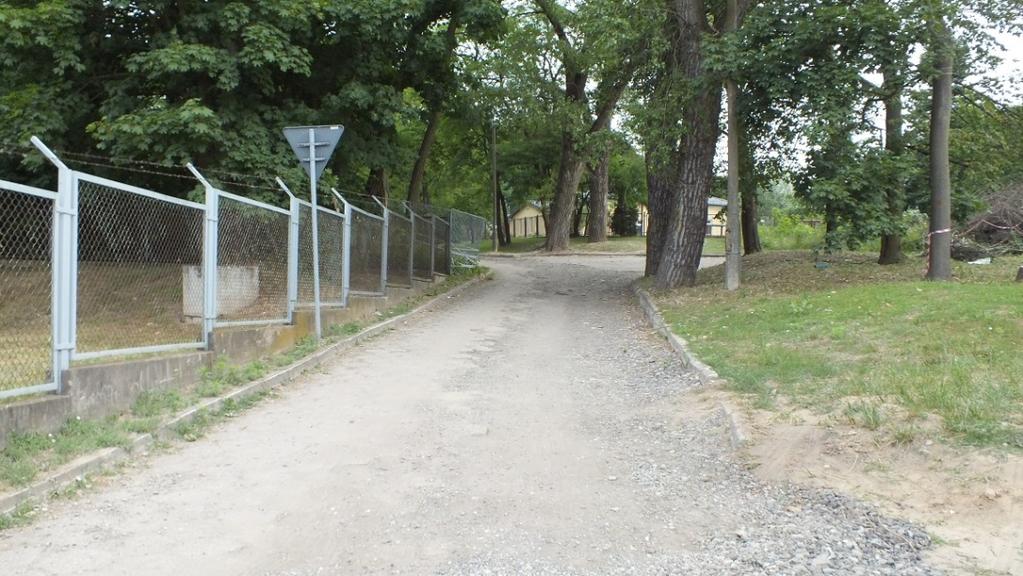 Ulica Oficerska Podejrzewam, że o ulicy którą zamierzam teraz przedstawić niewielu zdaje sobie sprawę, że takowa istnieje. Mam na myśli ulicę Podchorążych.