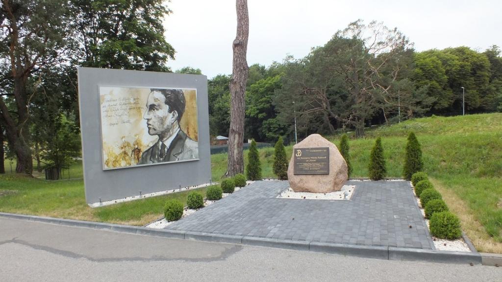 oraz Róży z Potockich, ziemianin, oficer Związku Walki Zbrojnej i Armii Krajowej, ostatni właściciel dóbr zegrzyńskich.