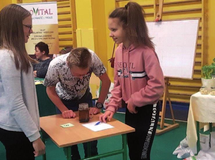Warsztaty odbyły się w ramach projektu Eco Manufaktura, a ich uczestnicy mogli poznawać pracownie przedmiotowe II LO i rozmawiać z uczniami klas biologiczno-chemicznych tego liceum.