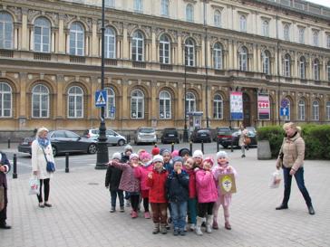 Przedszkole nr 157 Przedszkole z Serduszkiem ul. Bazyliańska 10, 03-203 Warszawa Przeprowadzenie minimum trzech wycieczek po Warszawie 1. Muzeum Etnograficzne W kwietniu 2015 r.