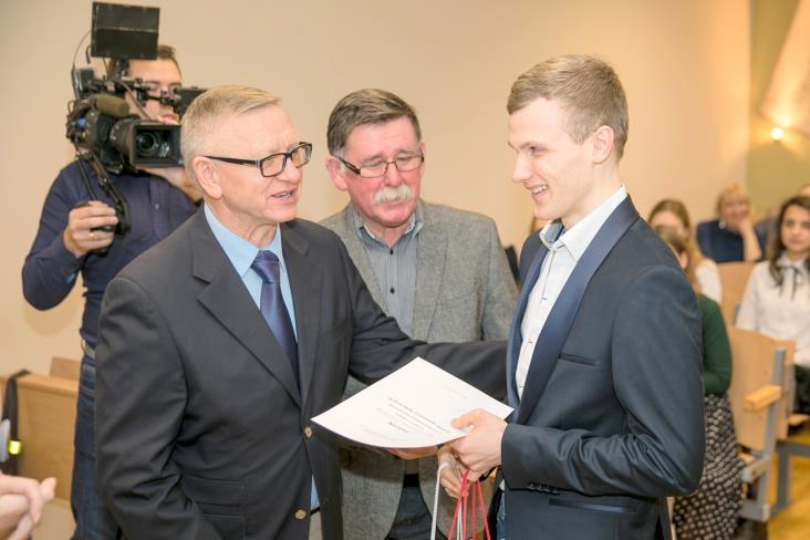 Miejsce, w którym przeżył lepsze i gorsze chwile. Miejsce, które zagościło w jego sercu na zawsze.