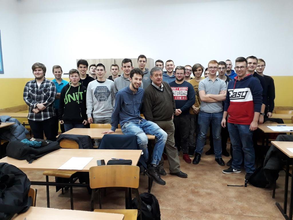 UCZNIOWIE JUŻ Z UPRAWNIENIAMI W ramach zawartej niedawno umowy o współpracy pomiędzy SEP Oddział Koszaliński a Zespołem Szkół Elektroniczno-Elektrycznych, Oddział Koszaliński zorganizował cykl