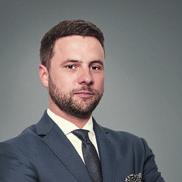 Doświadczenie zawodowe zdobywał w krajowych i międzynarodowych firmach doradczych, jako specjalista z zakresu podatków dochodowych oraz wdrażania procedur zgodności.
