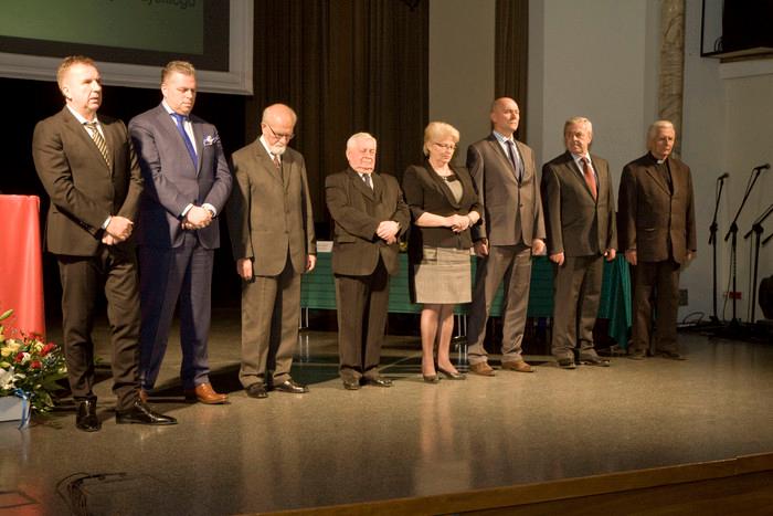 JAN MIKOS jest społecznikiem angażującym się w problemy mieszkańców środowiska, w którym żyje.