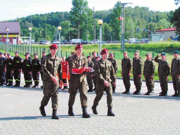 Matury zgłównych przedmiotów już napisane, a my powracamy do uroczystej akademii, kiedy to absolwenci Zespołu Szkół w Czerwionce-Leszczynach zakończyli
