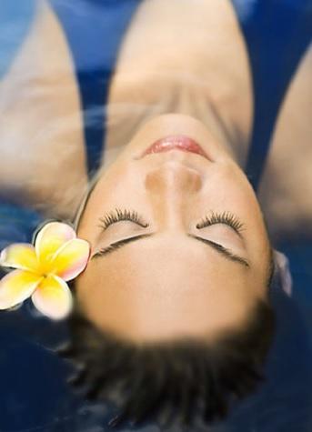 EFEKT AROMATERAPII Zastosuj Water Therapy Shower i oczyść swoją duszę.
