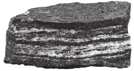 Wśród skał przedstawionych na fotografiach bazalt wyróżnia A.