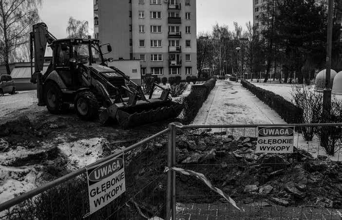 W niskich klatkach do wymiany - Władysława Reymonta 2 i - Karola Szymanowskiego 9, 28, starych, skorodowanych rur pionów wodnych na instalacje z tworzywa sztucznego pozostało też już tylko kilka