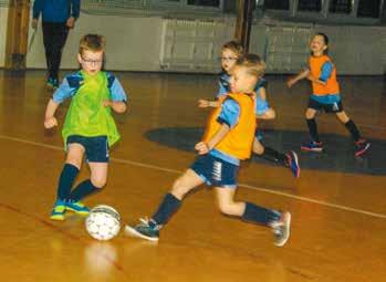 MOJA SPÓŁDZIELNIA 2/2019 Być jak Messi, Ronaldo, Lewandowski Grają więc ruch mają 31 podań po ziemi, pachołków do slalomu między nimi. Później gramy sparingi.