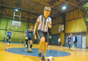 Nie ma treningu, by nie pojawiło się od kilku, do nawet kilkudziesięciu chłopców, w tym niekiedy i dziewczas jednego z treningów w Messi i jego podpatruję mówił pod- Michałko- cząt.