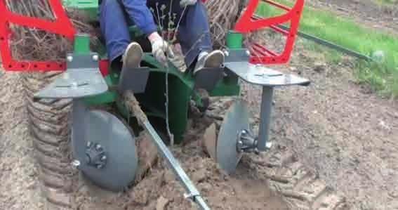 nakładany na ząb głębosza Hydrauliczny przesuw boczny Dopłata 1000 1230