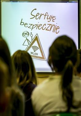 2. Program Serfuję bezpiecznie W 2017 roku Fundacja zainicjowała projekt własny poświęcony problematyce cyberprzemocy wśród dzieci i młodzieży.