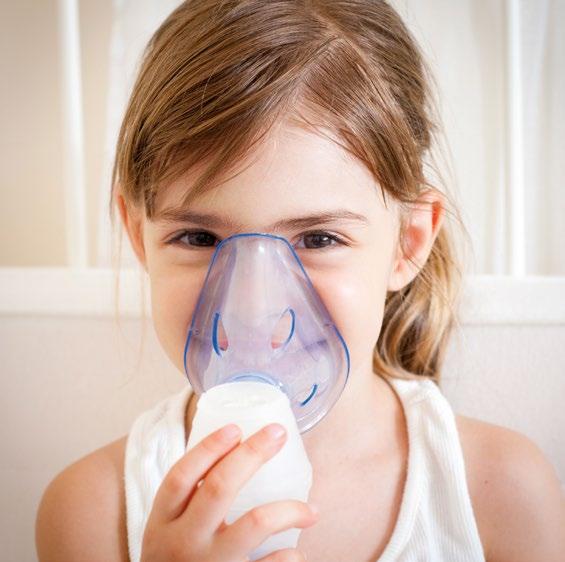 INHALACJA kroczek po kroczku Umyj ręce. Przygotuj zlecony przez lekarza roztwór leku do inhalacji. Wlej roztwór do komory nebulizatora, połącz nebulizator z maseczką.