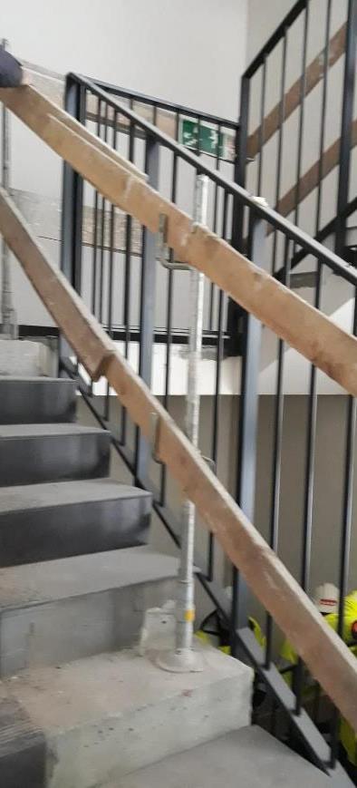 Organizacja placu budowy Każda osoba wykonująca prace na budowie musi