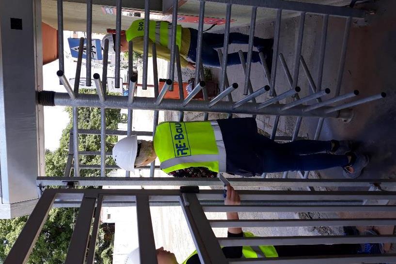 stanowisku ochrony wyposażonym w bramki obrotowe z czytnikami kart