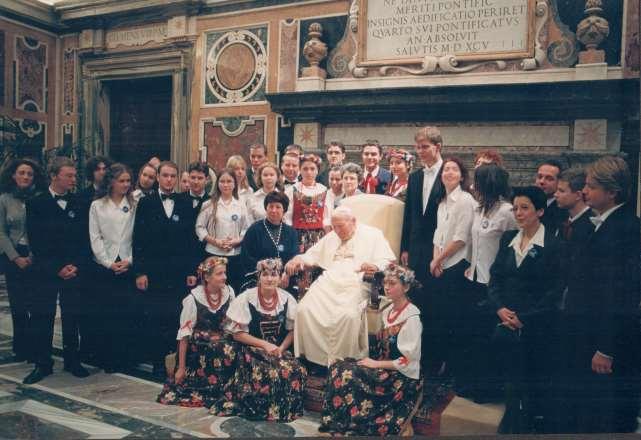 SPOTKANIE MŁODZIEŻY Z OJCEM ŚWIĘTYM 14 grudnia 2001 - Watykan, Sala Klementyńska.